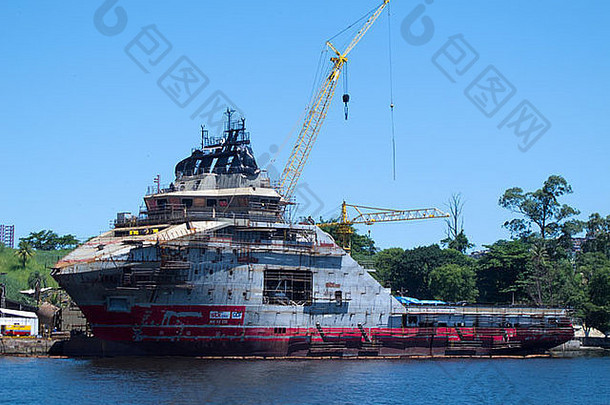 在巴西里约热内卢州尼特罗伊的造船厂建造了补给潜水<strong>支援</strong>船