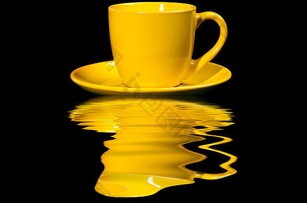 黄色的杯子。