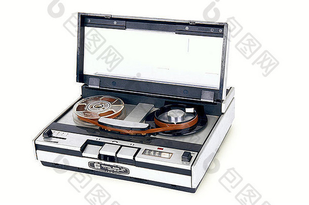 复古的模拟磁带录音机纯白色背景