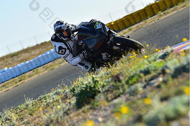 本田CBRR摩托车trackdays