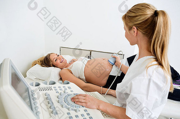 怀孕了女人超声波女医生