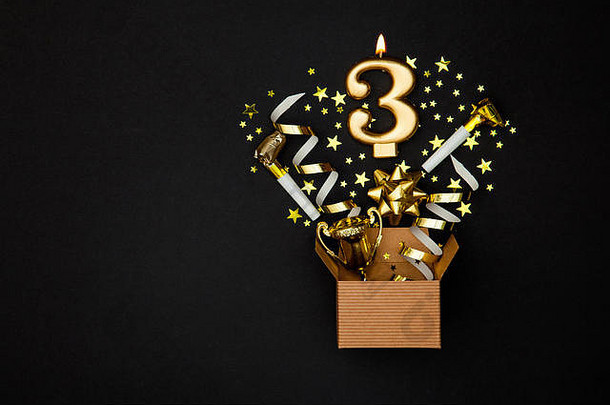 3号金色庆祝蜡烛和礼品盒背景