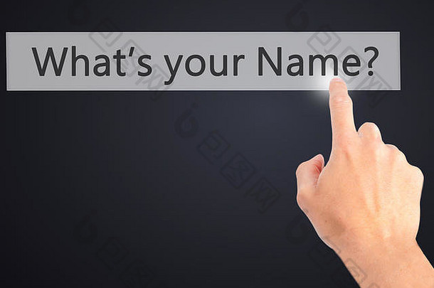 你叫什么名字？手按模糊背景上的按钮。商业、技术、互联网概念。库存照片