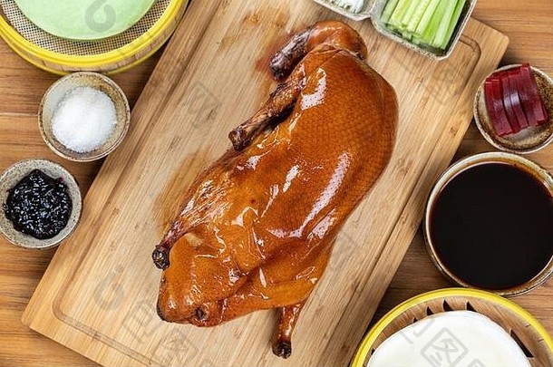 一盘美味的北京烤鸭