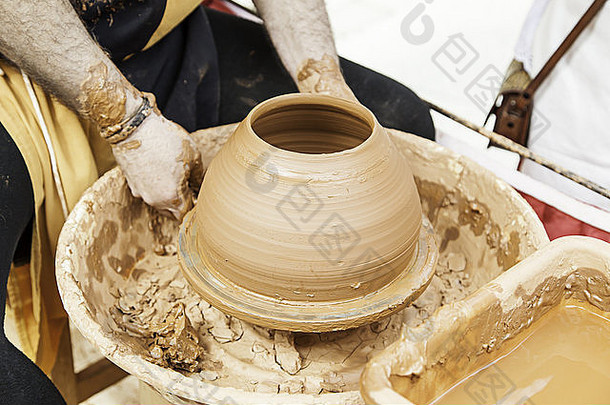 传统陶器，人物塑造粘土的细节