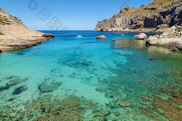 马略卡岛岛美丽的湾地中海海海岩石海岸