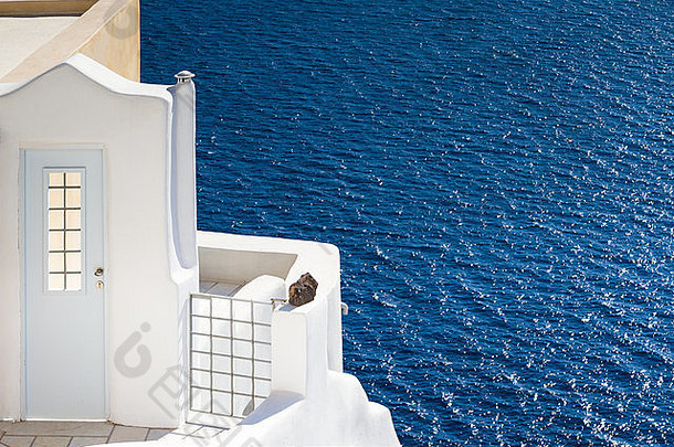 白色的门和蓝色的海，圣托里尼，希腊