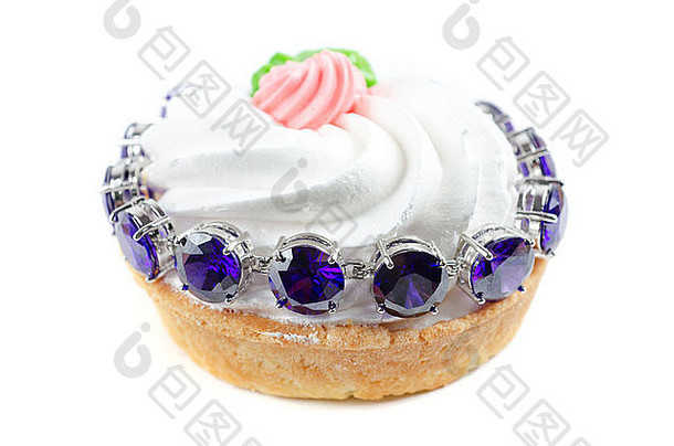蛋糕珠宝手镯蓝色的宝石白色背景