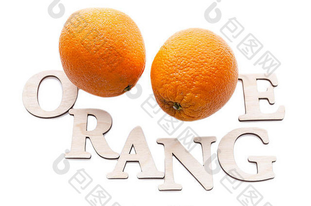 俯视图：两个橙色和橙色这个词。白色背景上的孤立成分