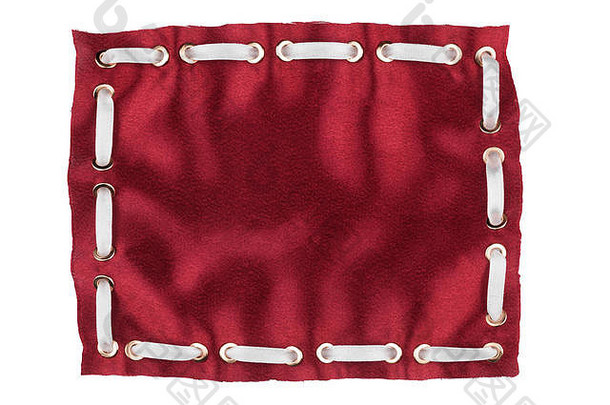 框架使红色的丝绸插入白色缎丝带孤立的白色背景
