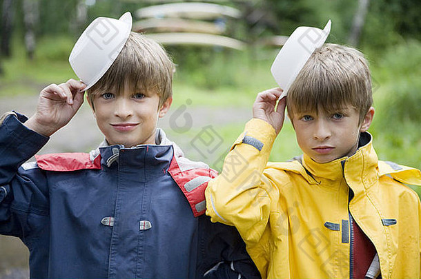 快乐可爱的双胞胎<strong>兄弟</strong>年假装帽塑料板