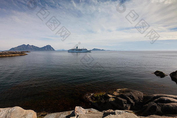 德国巡航船德国到达乘客访问斯沃尔维尔罗弗敦群岛岛屿挪威