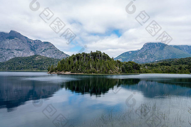 阿根廷巴塔哥尼亚Bariloche地区的湖泊