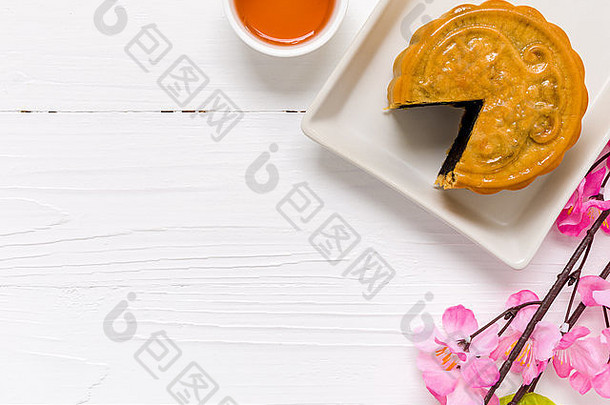 传统的中国人月饼吃热茶放松时间