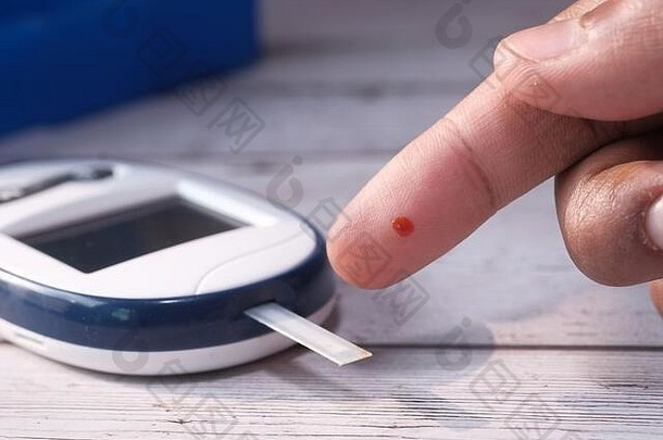 肉血糖尿病病人手指测试葡萄糖水平血