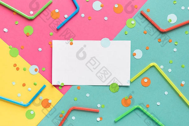 充满活力的五彩纸屑吸管柔和的粉红色的蓝色的黄色的背景白色清洁空白文本节日背景设计复制空间