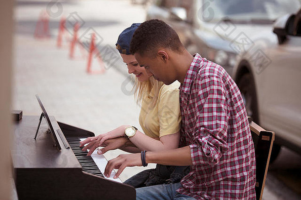 键盘<strong>钢琴</strong>特写