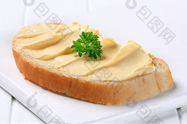 片白色面包黄油
