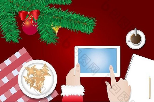 圣诞老人的<strong>手指</strong>正在触摸一块空白的平板电脑屏幕，桌上放着圣诞树的树枝，桌上放着圣诞糖果