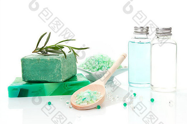 豪华的身体护理产品孤立的白色背景肥皂浴盐洗发水