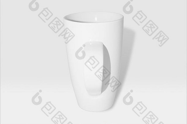 大型白色咖啡杯/杯，把手朝前：白色背景下的白色陶器，100%灰度。