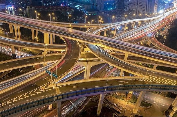 <strong>上海城市</strong>繁忙的十字路口<strong>城市</strong>交通在夜间移动