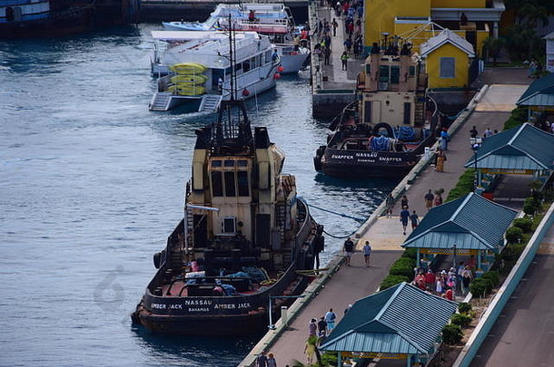 巴哈马拿骚的斯纳珀号和琥珀杰克号拖船