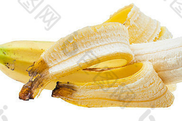 躺在白色背景上的去皮成熟香蕉