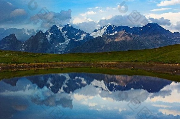 科鲁尔迪湖或库鲁尔迪湖位于格鲁吉亚斯瓦内蒂山区。