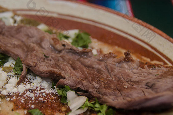 典型的墨西哥安托吉托服务粘土菜