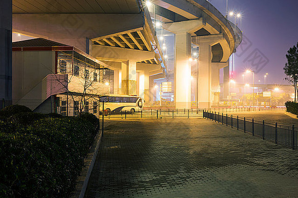 照片著名的yangpu桥晚上时间