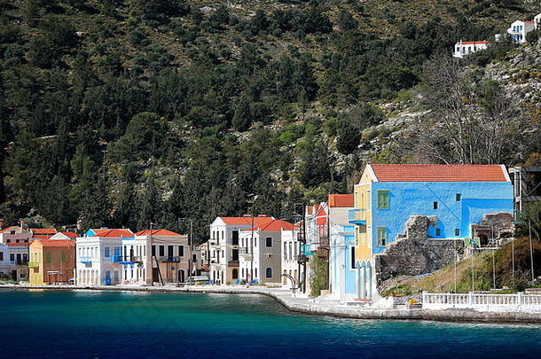 色彩斑斓的房子梨meriaquay-west一边主要港希腊岛梅吉斯蒂多德卡尼斯群岛