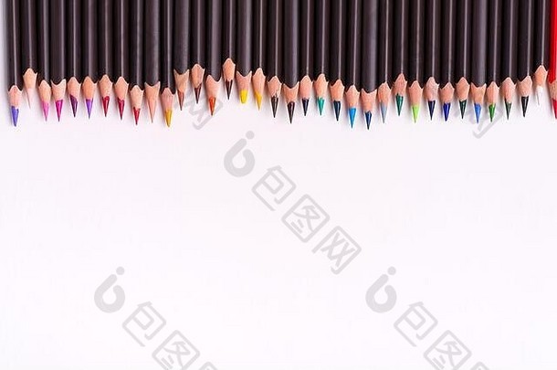 用彩色铅笔在白色背景上双面画边框，并留有空间。顶视图。