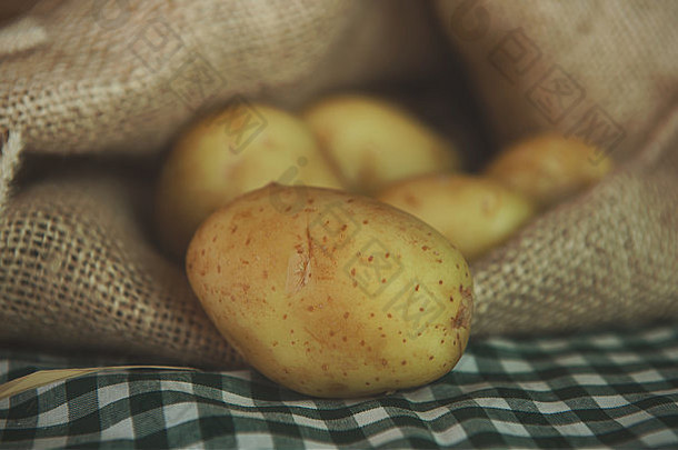 袋新鲜的有机土豆