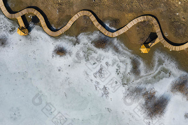 空中视图冬天冻湖木皮尔斯捕获无人机
