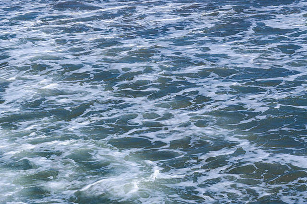 纹理黑色的海蓝色的泡沫表面海水背景拍摄阿卡海水表面空中视图海洋概念