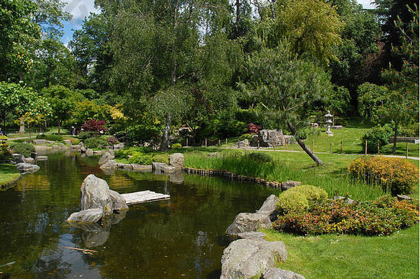 伦敦荷兰公园的京都花园