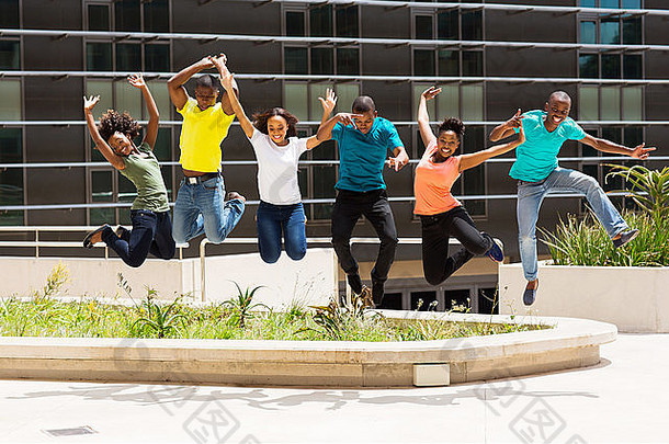 集团快乐非洲大学学生跳高