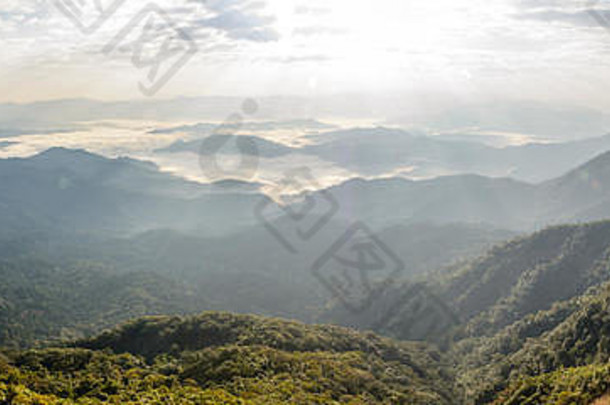 美丽的风景多云的天空多云的海阳光山森林<strong>唐山</strong>卡因状态缅甸