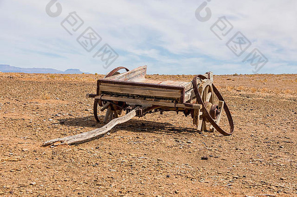 被遗弃的农场车坐着沙漠南部非洲