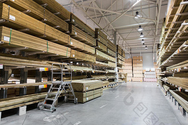 用于建筑和维修的各种木材仓库