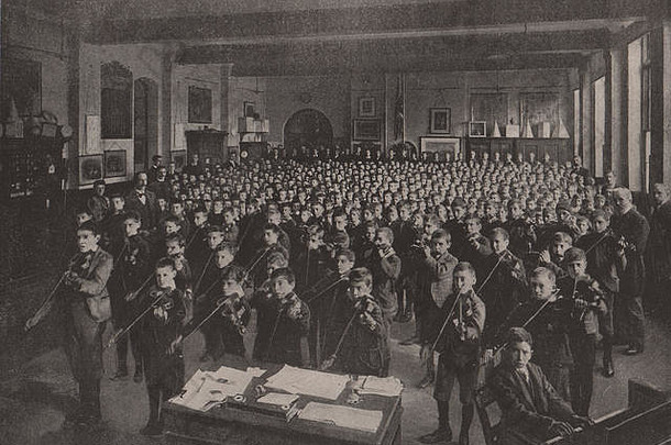 在董事会学校的晨会。伦敦教育1896古董印刷品