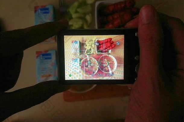 用数码相机拍摄食物