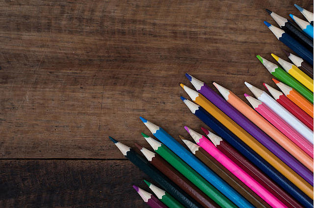 五彩缤纷的铅笔木表格艺术教育创造力概念