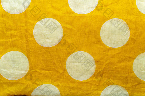 黄色的合成衬里织物折叠皱巴巴的表衣服背景