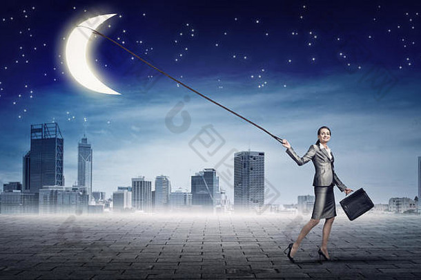 女人抓月亮