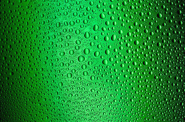 绿色玻璃上的冷凝