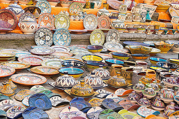 摩洛哥陶瓷在户外市场的<strong>销售</strong>