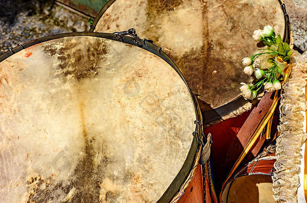 细节<strong>鼓</strong>皮革木金属花装修巴西受欢迎的聚会，派对