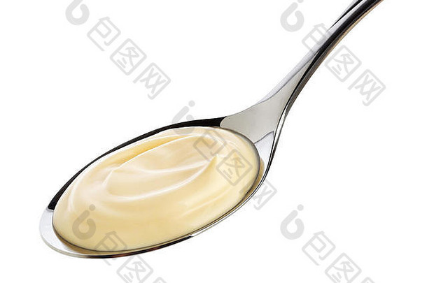 勺子中的<strong>酸奶</strong>油在白色背景上分离，带有剪切路径